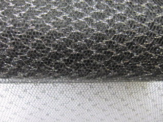 銀ラメ入り　チュール黒